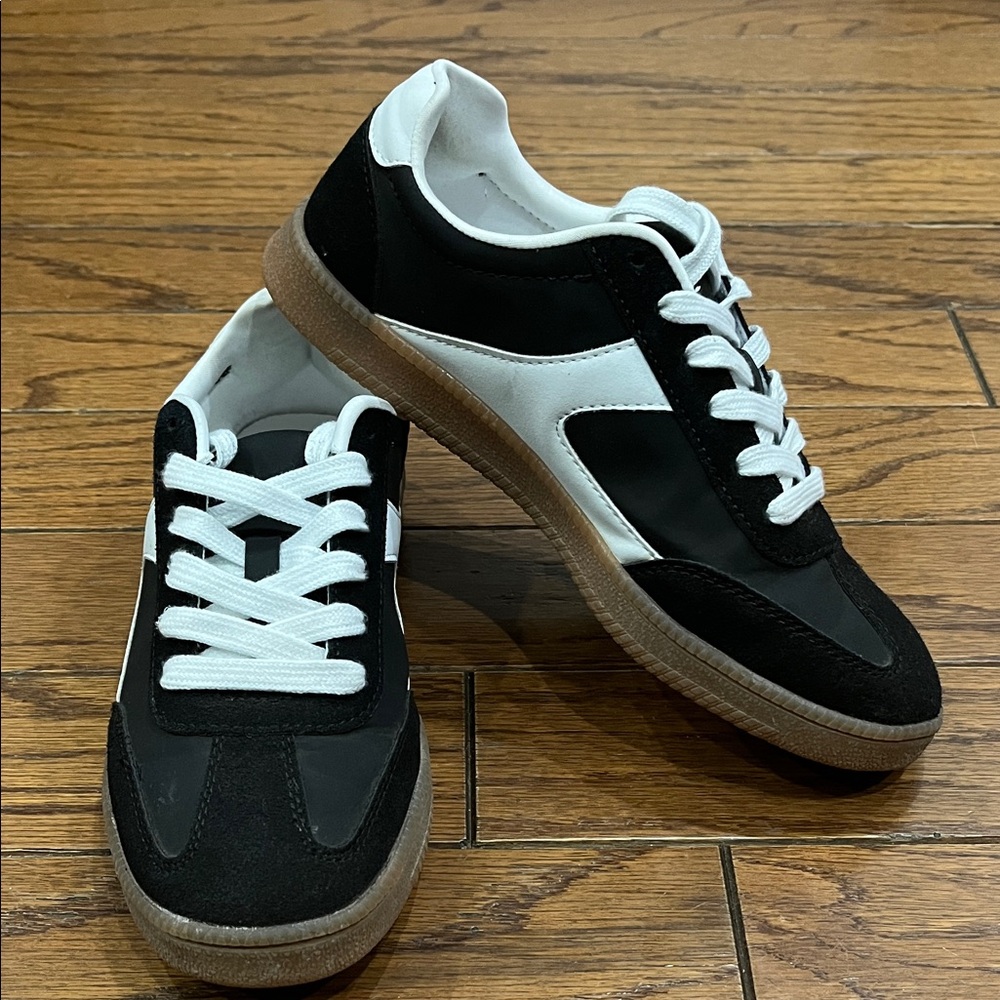 Women’s Sneakers